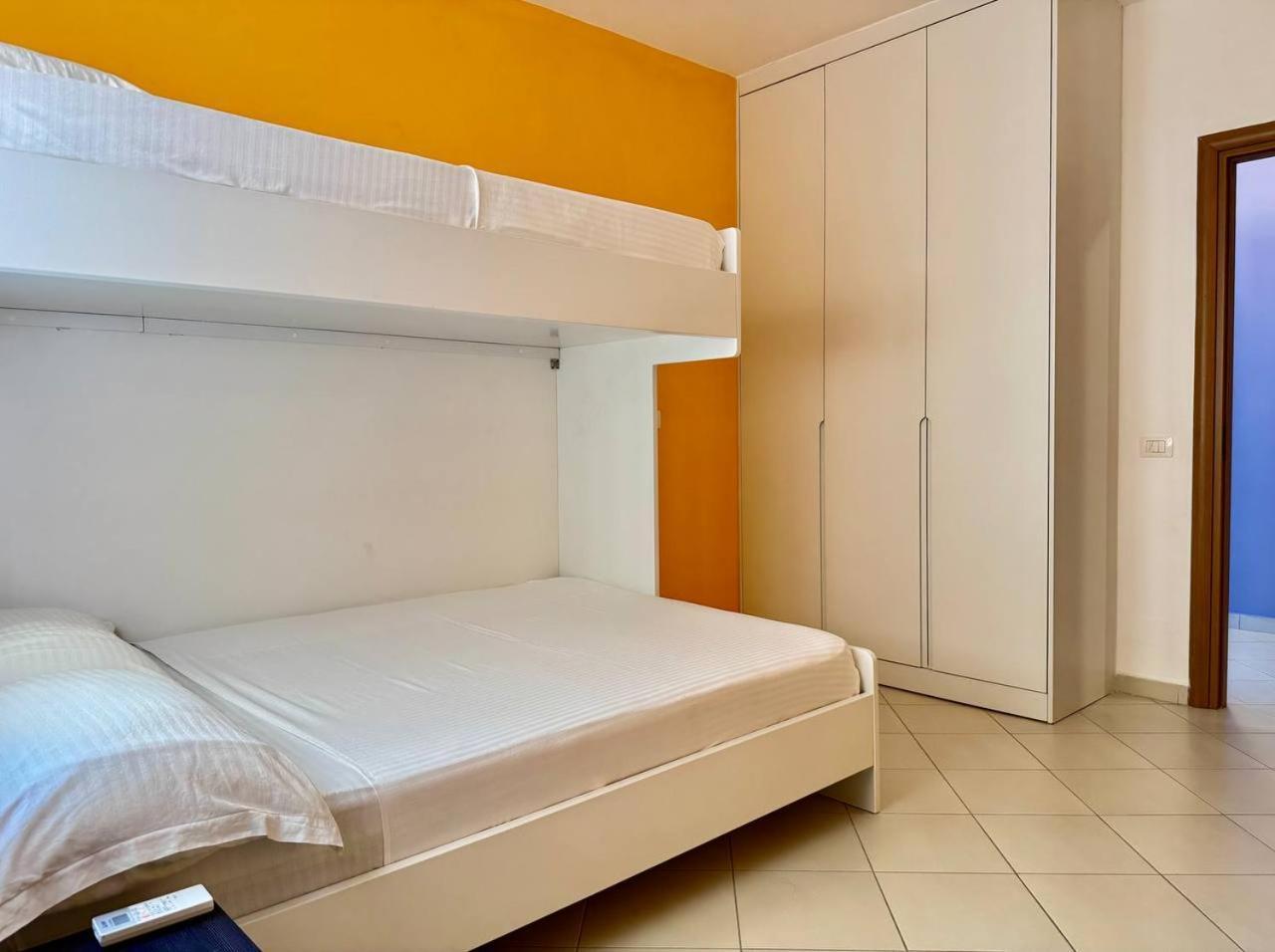 Colorful Sea View Apartment Sarande Exterior photo