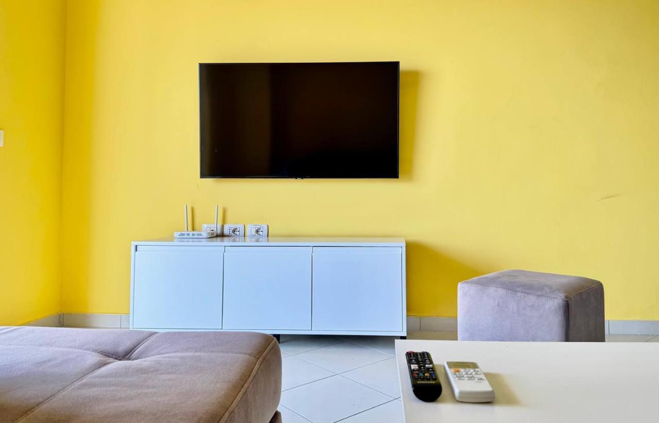 Colorful Sea View Apartment Sarande Exterior photo